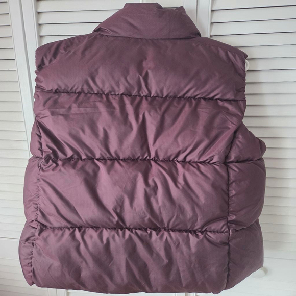 Columbia Women's Burgundy Puffect Vest Regular fit Omni shield Brand New - Picture 12 of 12
